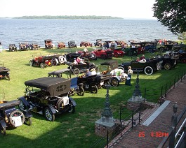 BrassAndGas DSC02256 Over 120 pre-1915 brass era cars arrived in Warwick, at Dick Shappy's home, for an Ice cream social, after driving to Mystic, Connecticut for the day.