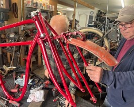 1915 Indian V-Twin 2025-05-24 1722 Front forks and front leaf spring assembly attached with front fender tip.